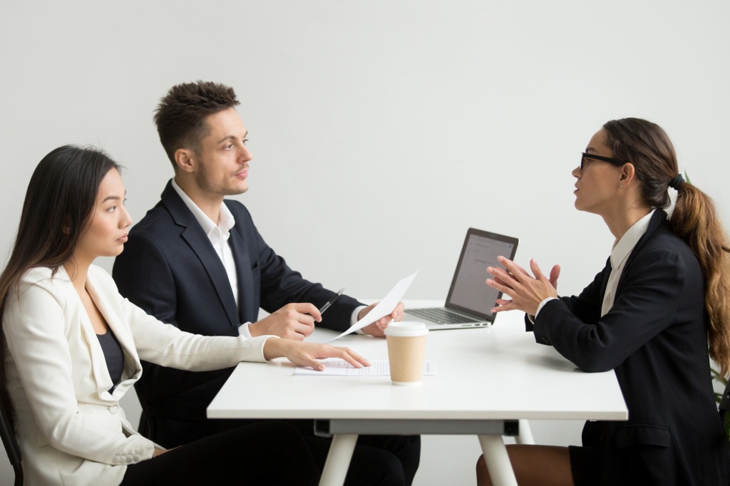 female-applicant-interviewed-by-hr-mangers.jpg стакан